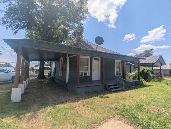 Building Photo - 3 Bedroom Home Coming Soon!