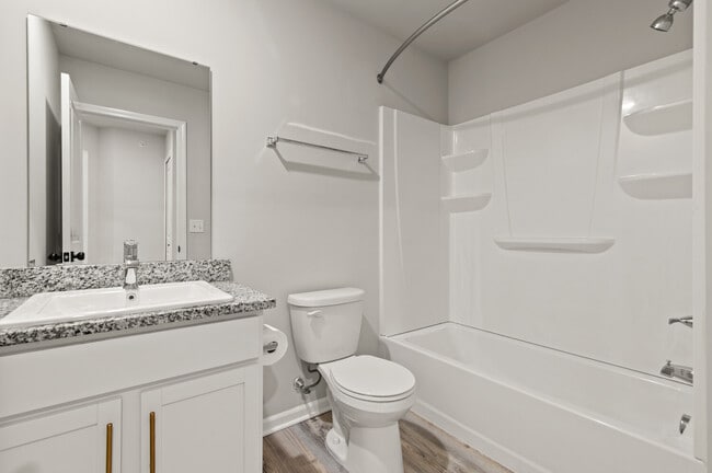 Cypress Second Bathroom - Innsbrook of Canton