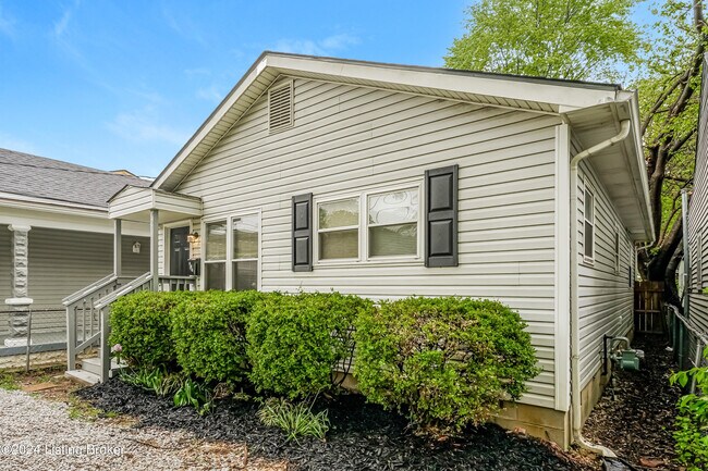 Building Photo - 907 Winkler Ave