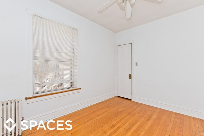 Building Photo - 5051 N Damen Ave