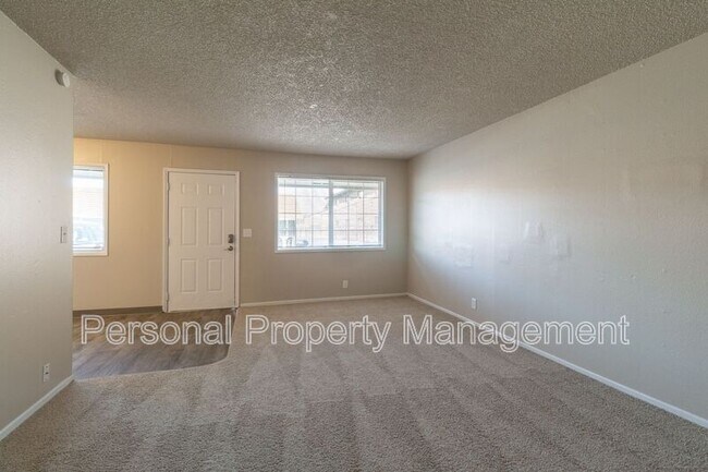 Building Photo - 1002 NE 86th St