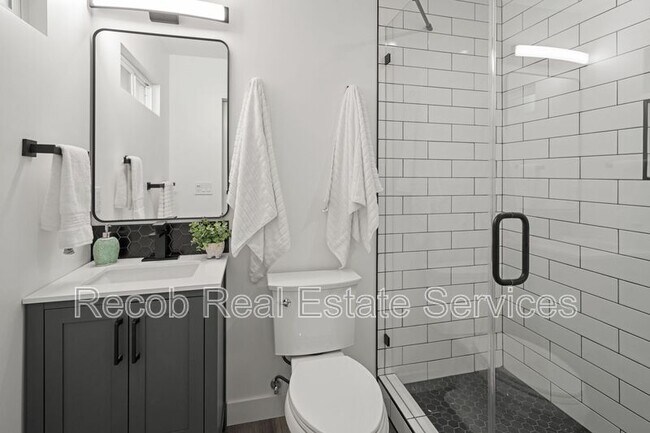 Foto del edificio - 4978-4988 Genesee Avenue