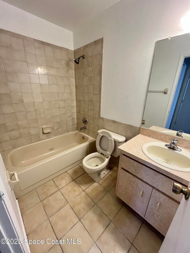 Building Photo - 2116 Manor Dr NE