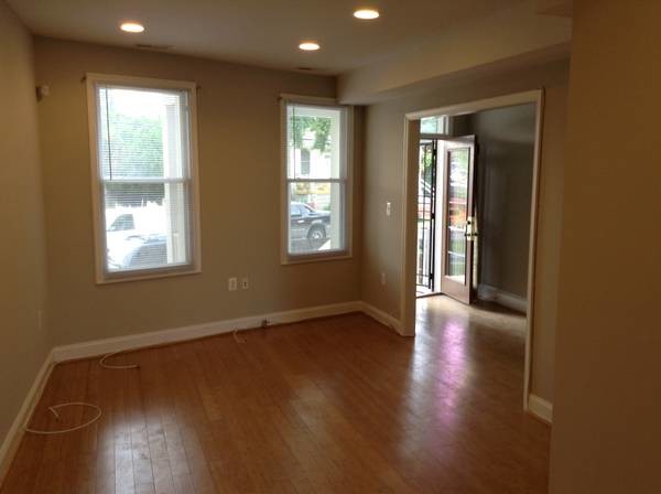 Living room and foyer - 2243 Shannon Pl SE