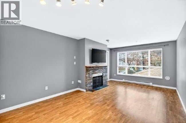 Building Photo - 2551 Parkview Ln