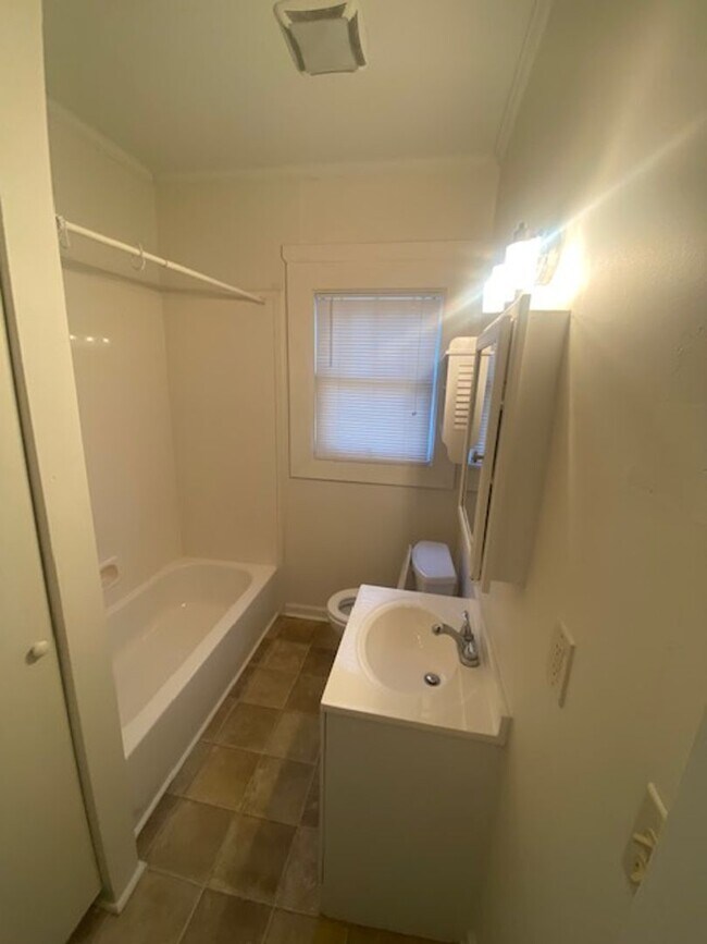 Foto del edificio - Large home located at 109 River Park Drive