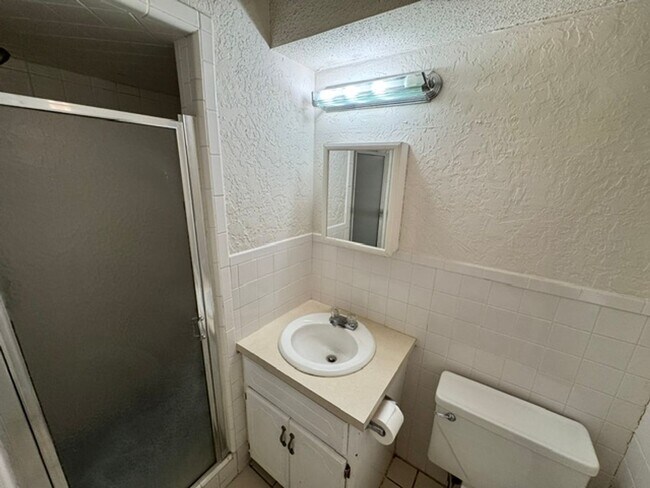 Foto del edificio - 2021 Elmhurst Dr
