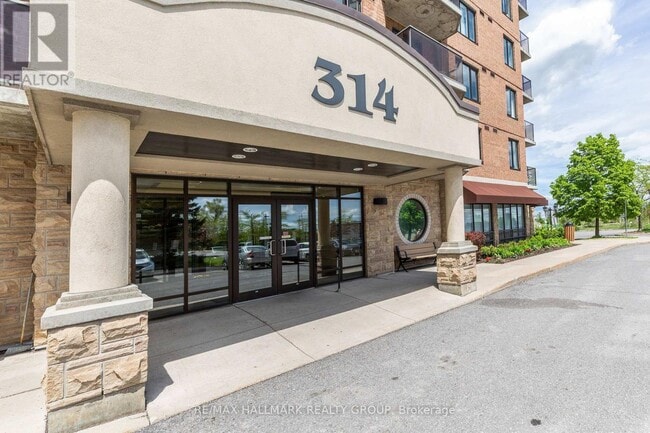 Building Photo - 314-314 Central Park Dr