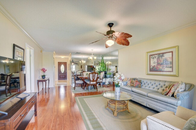 Foto del edificio - 219 Lake Meryl Dr