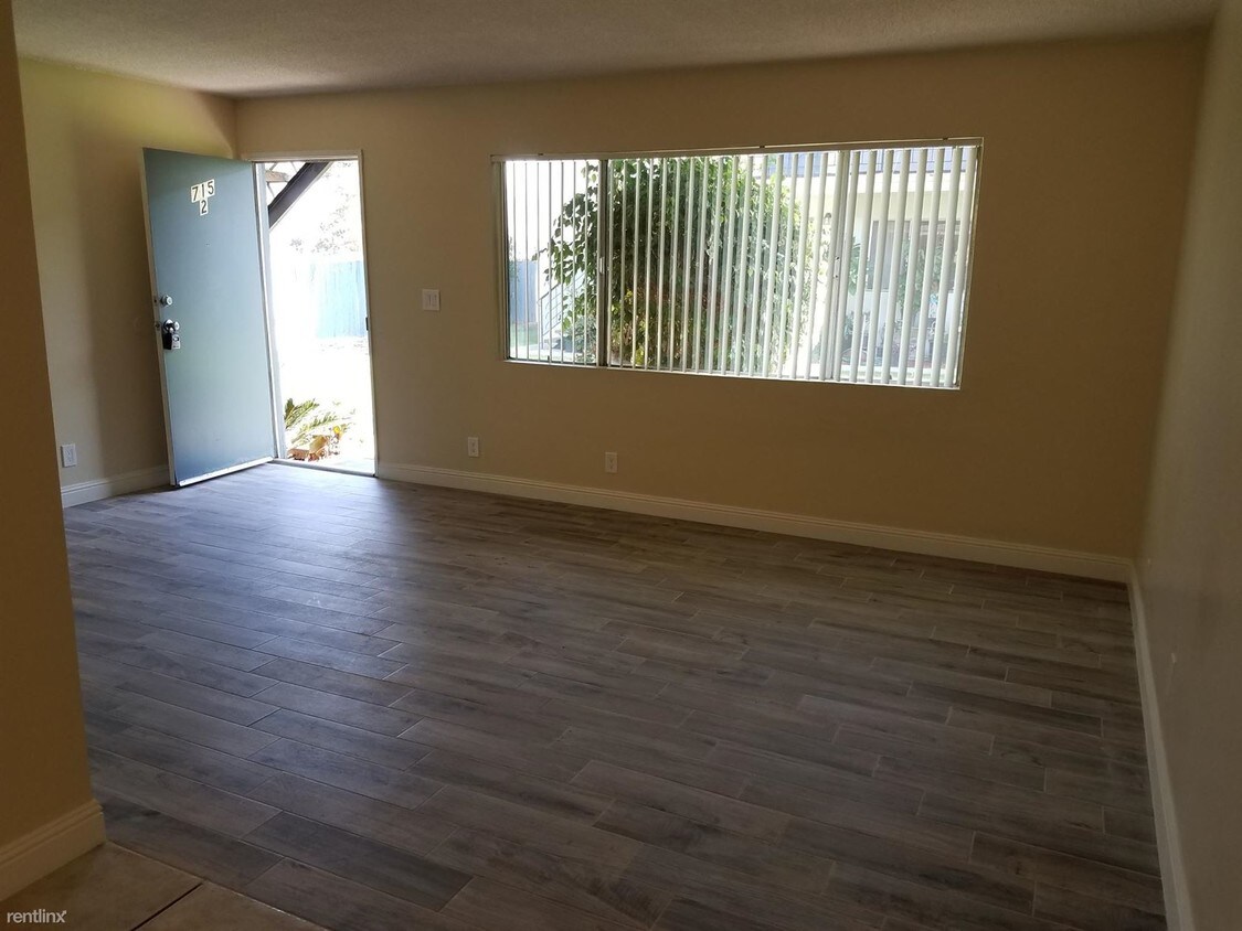 Foto principal - 705 E Arrow Hwy