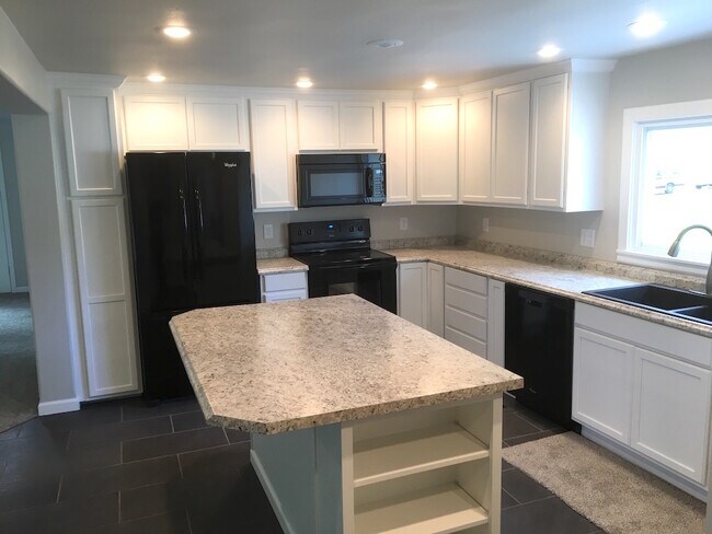 Building Photo - 4 bedroom, 2 bath Home
