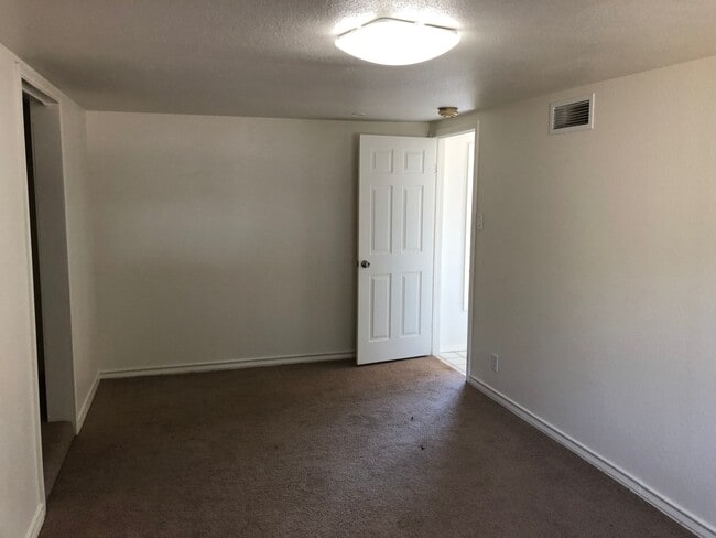Building Photo - Move in ready!