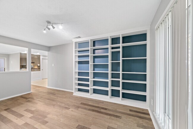 Foto del edificio - 1363 Westgreen Blvd