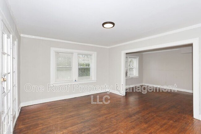 Foto del edificio - 3225 E 8th St