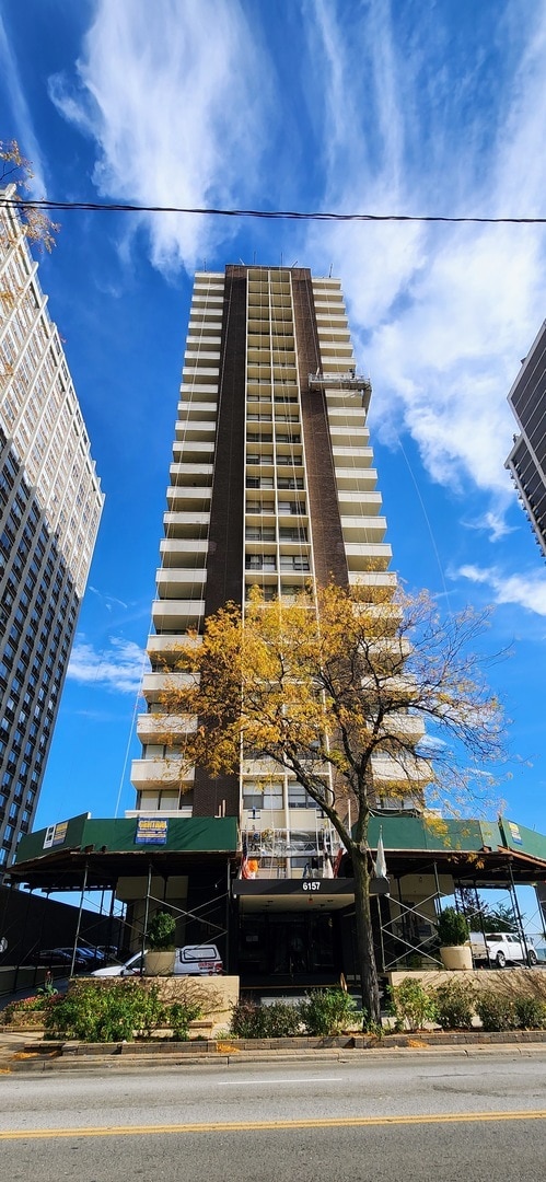 Building Photo - 6157 N Sheridan Rd