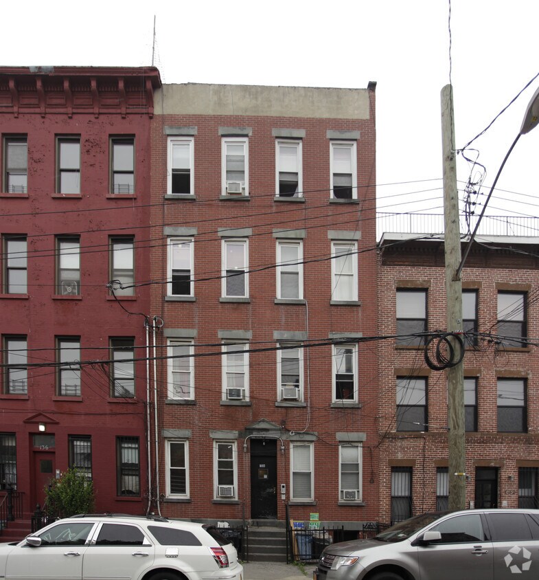 Foto del edificio - 134 Dikeman St