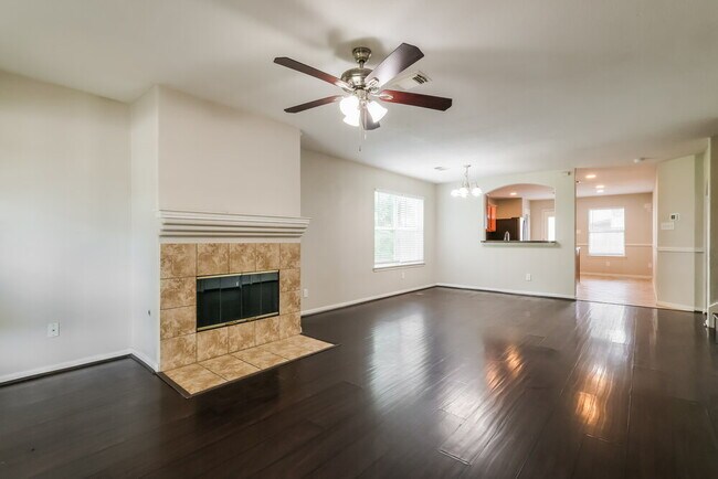 Building Photo - 23503 Maple View Dr