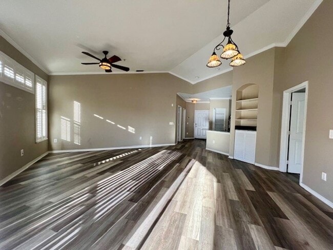 Building Photo - MOVE IN JUNE 2025! FANTASTIC-RECENTLY UPDA...