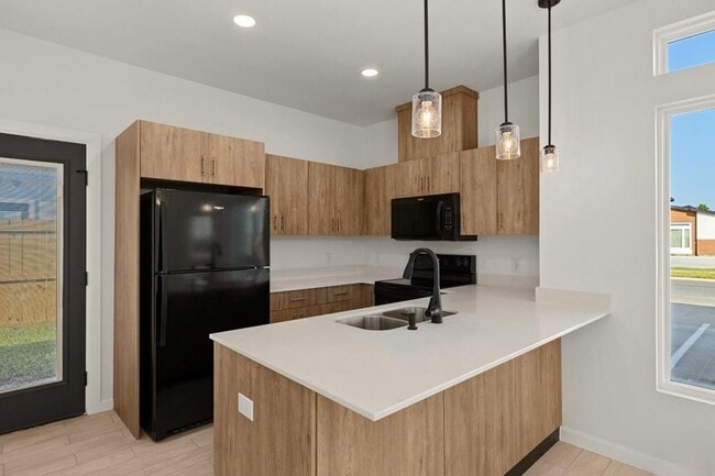 Building Photo - 3520 Hidalgo Cir