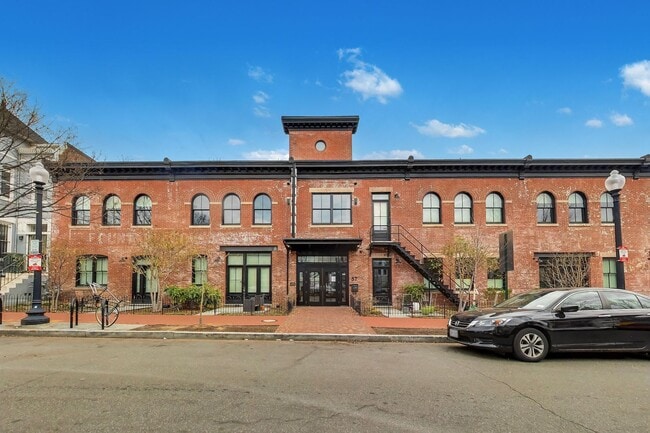 Top Floor 1 bed + 1 bath Condo in DC // Fantastic Views - Top Floor 1 bed  + 1 bath Condo in DC // Fantastic Views
