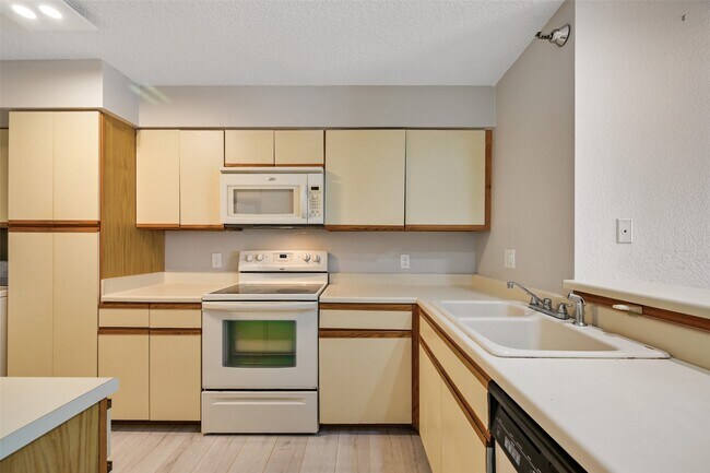 Foto del edificio - 7700 Seawall Blvd