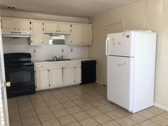 Foto del edificio - 3 Br / 1 Ba house Sherwood Forest at I-12