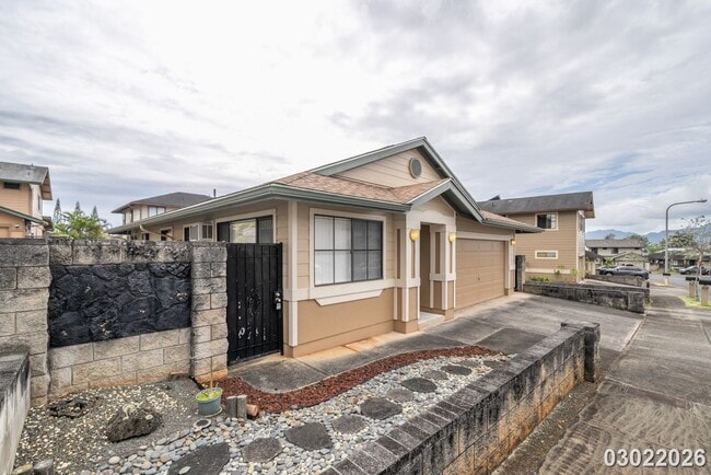 Building Photo - SINGLE LEVEL 3BR 2BA HOUSE w/9 SOLAR PANELS, GARAGE & DRIVEWAY PARKING IN MILILANI MAUKA
