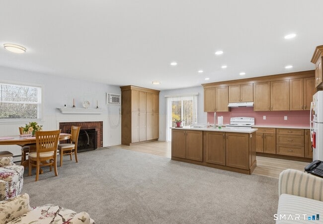 Building Photo - 9 Evas Dr