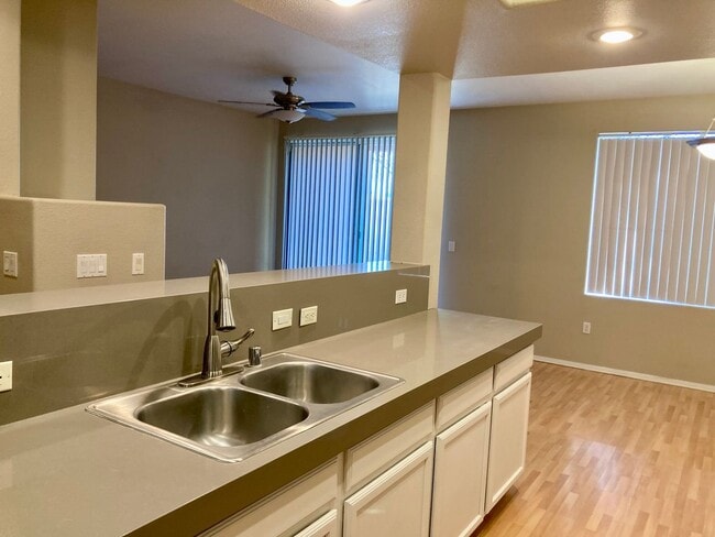 Building Photo - 656 Peachy Canyon Cir