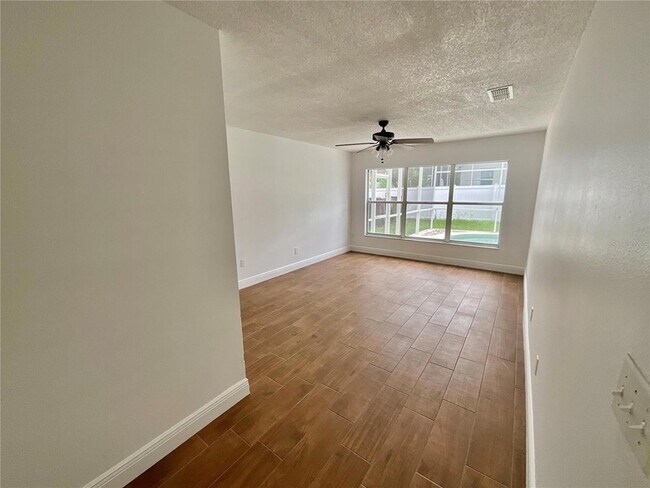 Foto del edificio - 745 Riggs Cir
