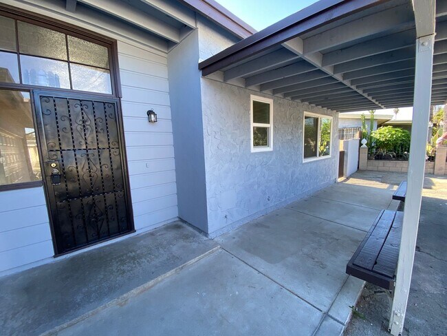 Foto del edificio - Recently Renovated 3 bed 2 bath home in La...