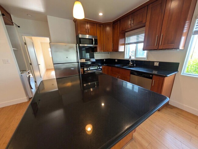 Foto del edificio - 1010 Wilton Pl