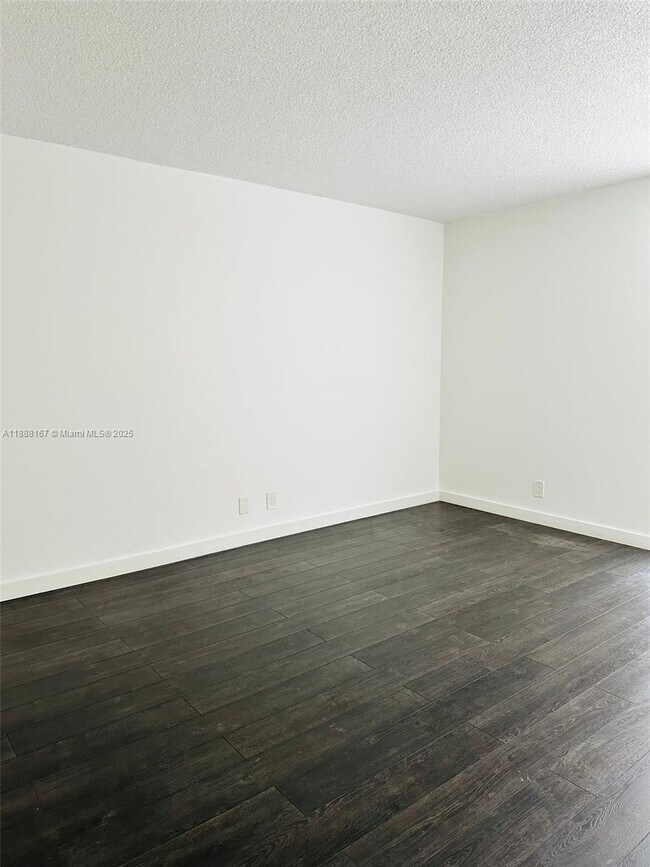 Building Photo - 20400 W Country Club Dr