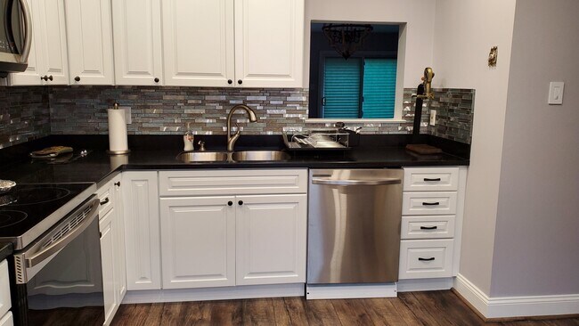 Building Photo - 23 Wellspring Cir