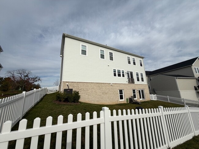 Foto del edificio - 5105 Carters Xing Ave