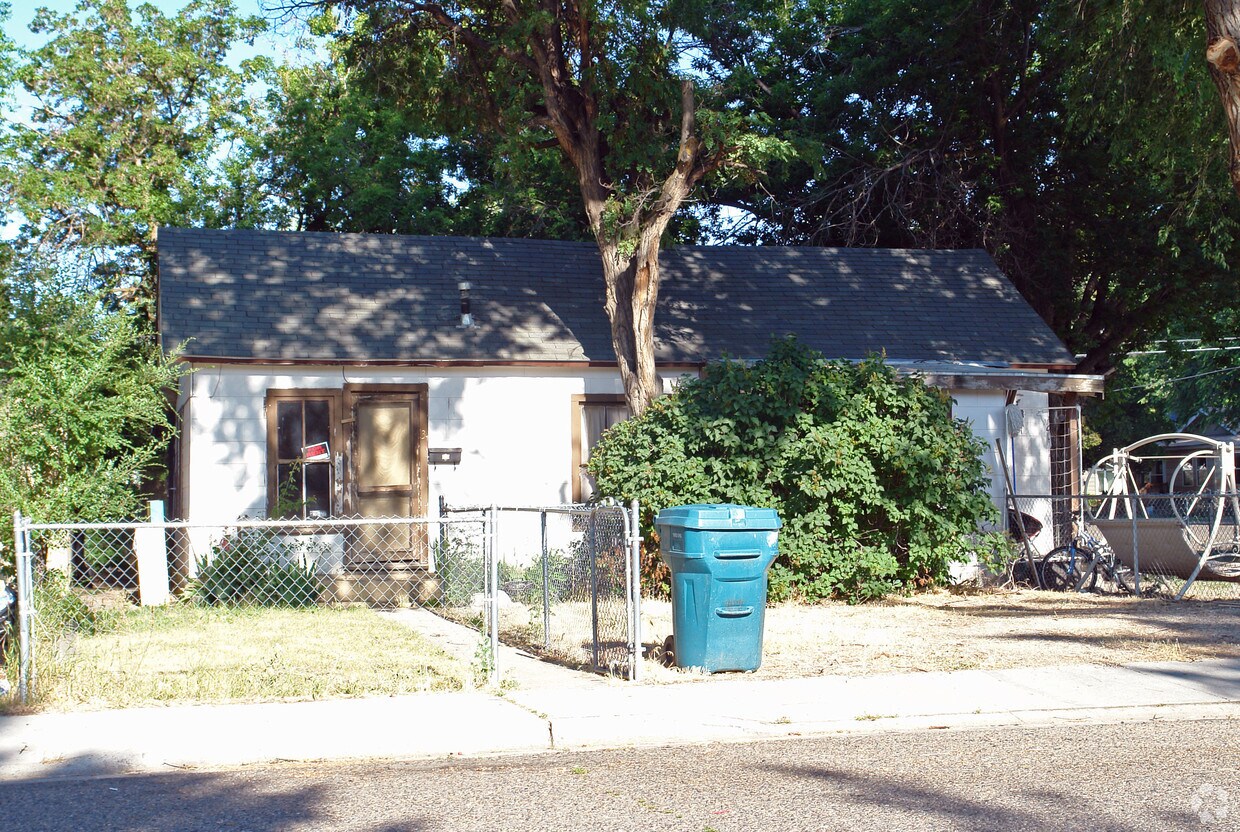 Primary Photo - 1025 E Jackson St