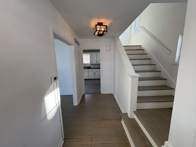 Photo du bâtiment - 616 Yale Ave