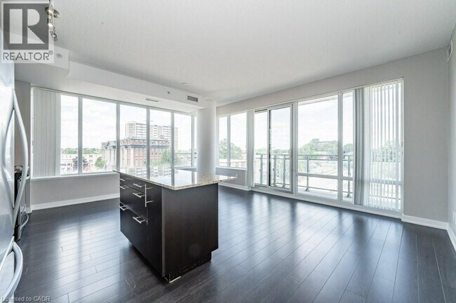 Photo du bâtiment - 85 Duke St W