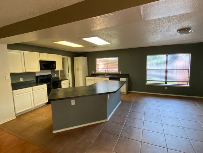 Foto del edificio - 12001 Rosedown Ln