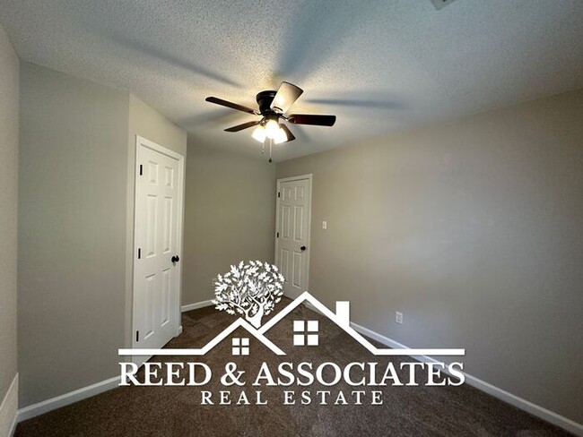 Building Photo - 3 Bedroom Near Gallaway, TN