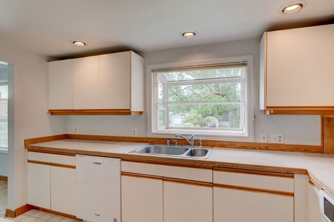 Foto del edificio - 3 Bedroom 2 Bath Home near Heart of Oak Ha...