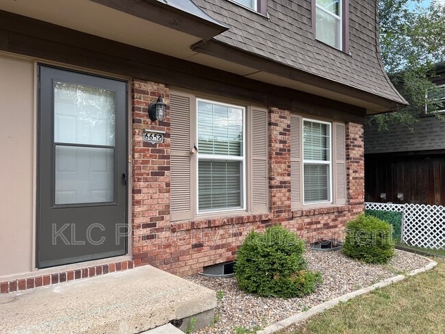 Building Photo - 6652 Holcomb Cir