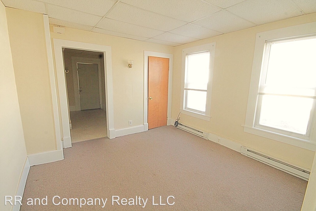 Building Photo - 107 College St
