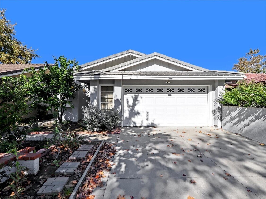 Primary Photo - 25076 Sunset Pl W