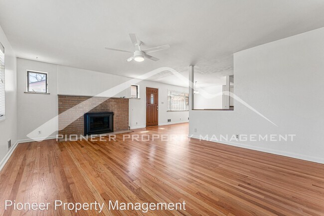 Building Photo - 2 br, 2.5 bath House - 2430 Miller St