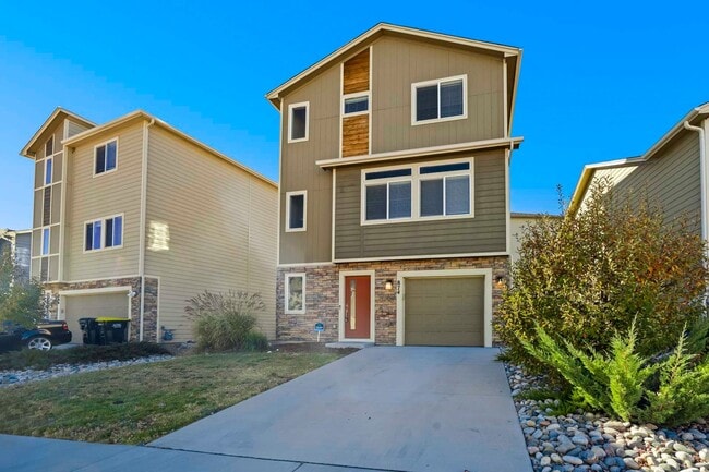 Building Photo - Modern 3bd Home Near Peterson AFB on Power...