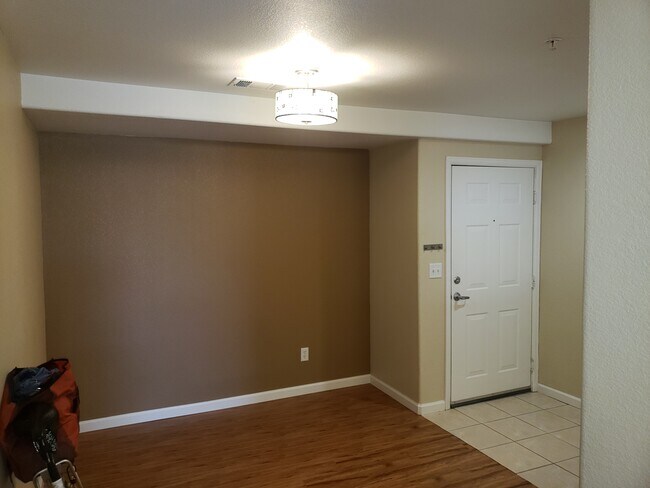 Foto del edificio - 5201 S Fox St