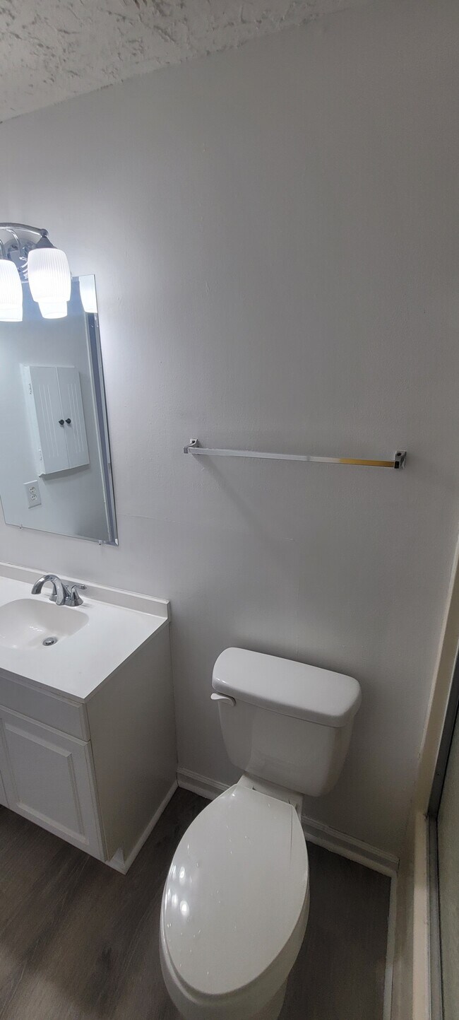 Building Photo - 202 Iroquois Dr
