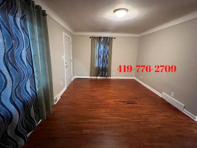 Building Photo - 1008 N Byrne Rd
