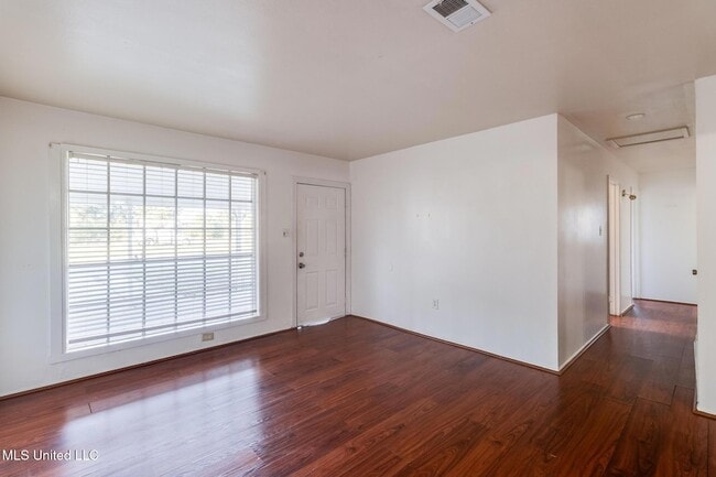 Foto del edificio - 1889 Greater Ave